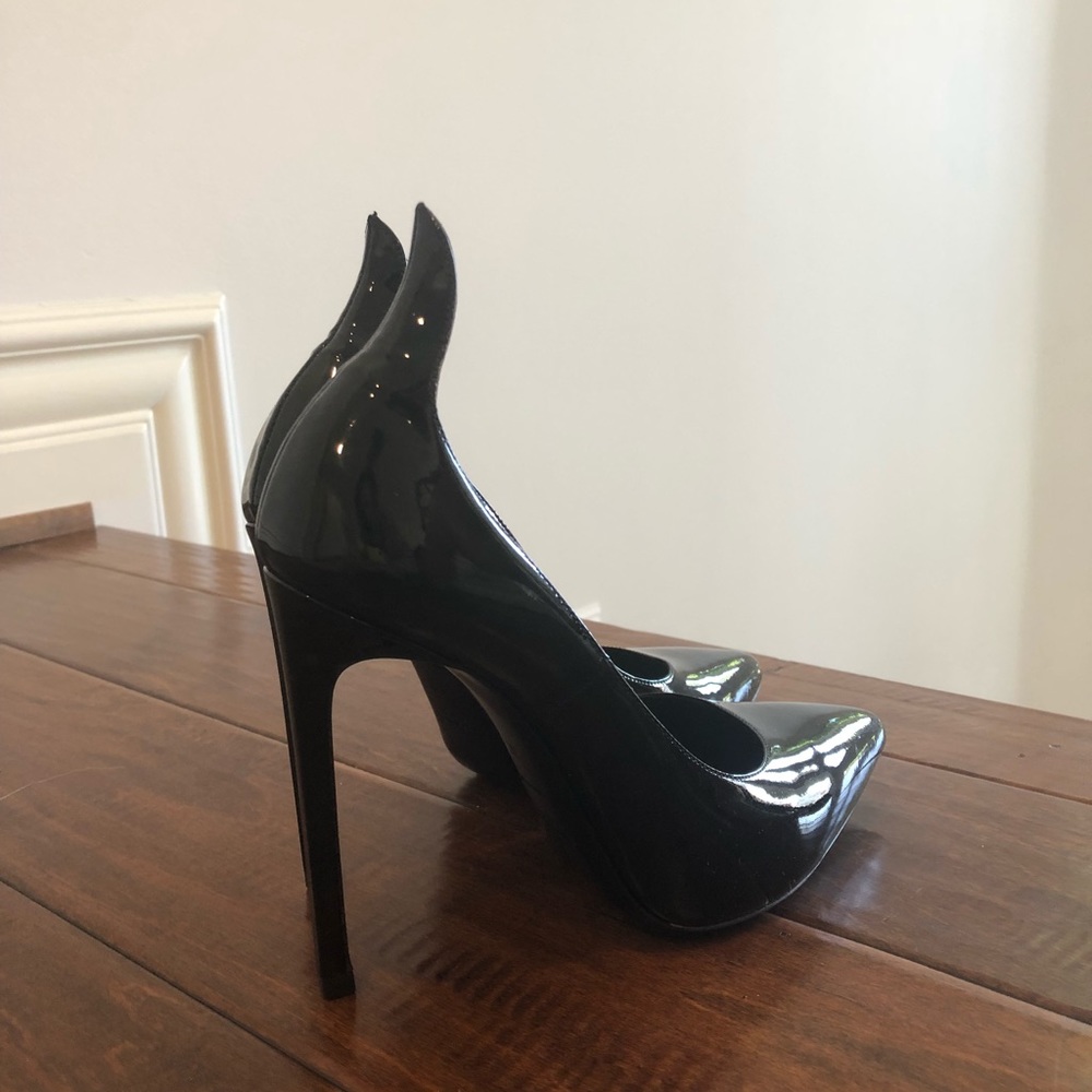 Saint Laurent Patent Leather Pumps